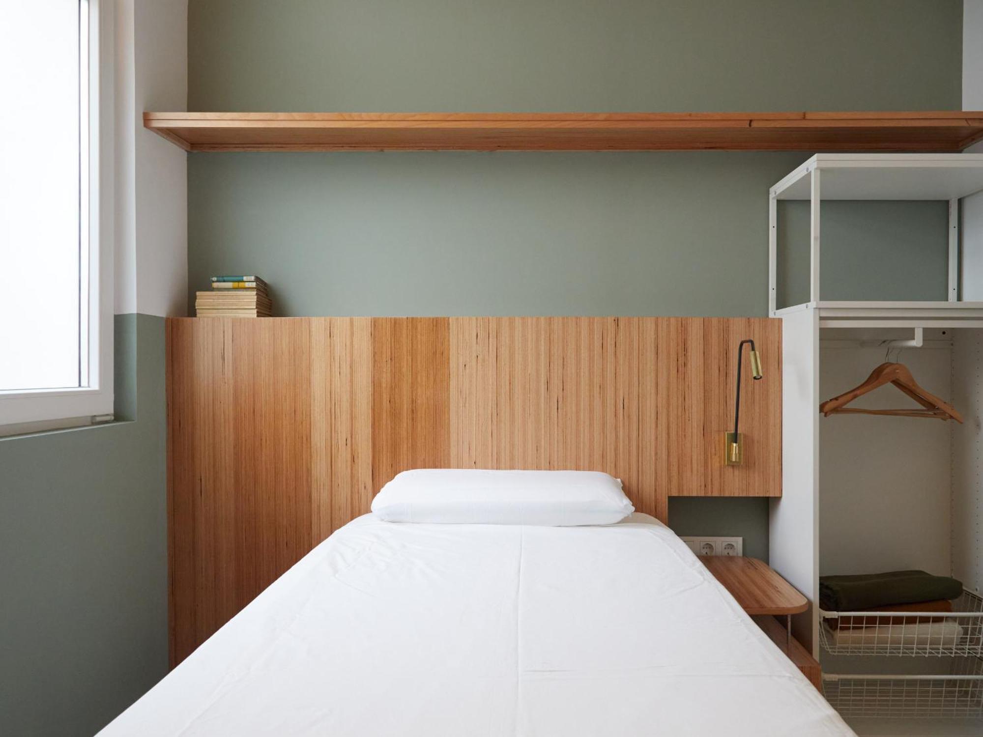 Ola Living Hostal Tetuan Madrid Ngoại thất bức ảnh