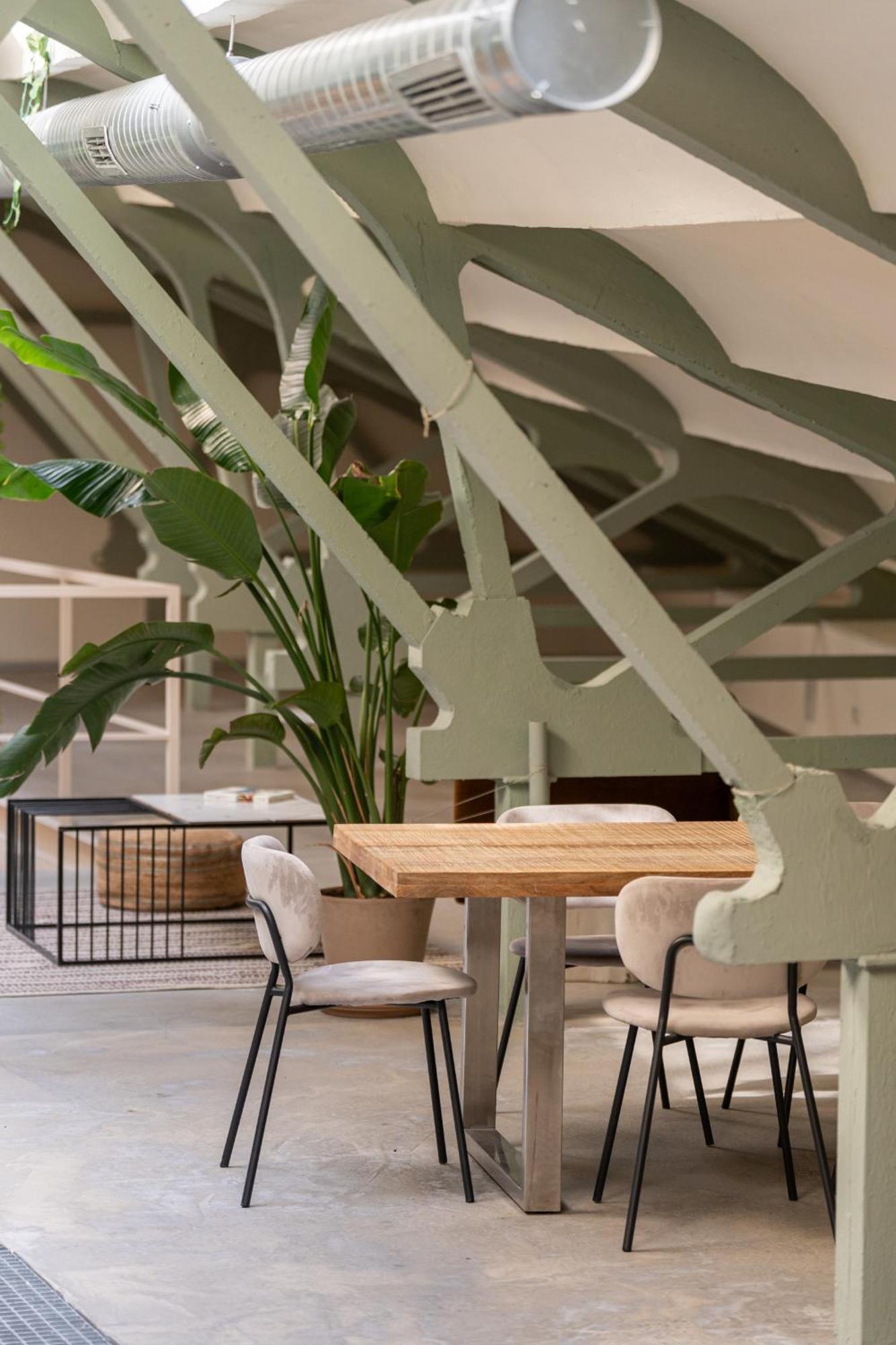 Ola Living Hostal Tetuan Madrid Ngoại thất bức ảnh