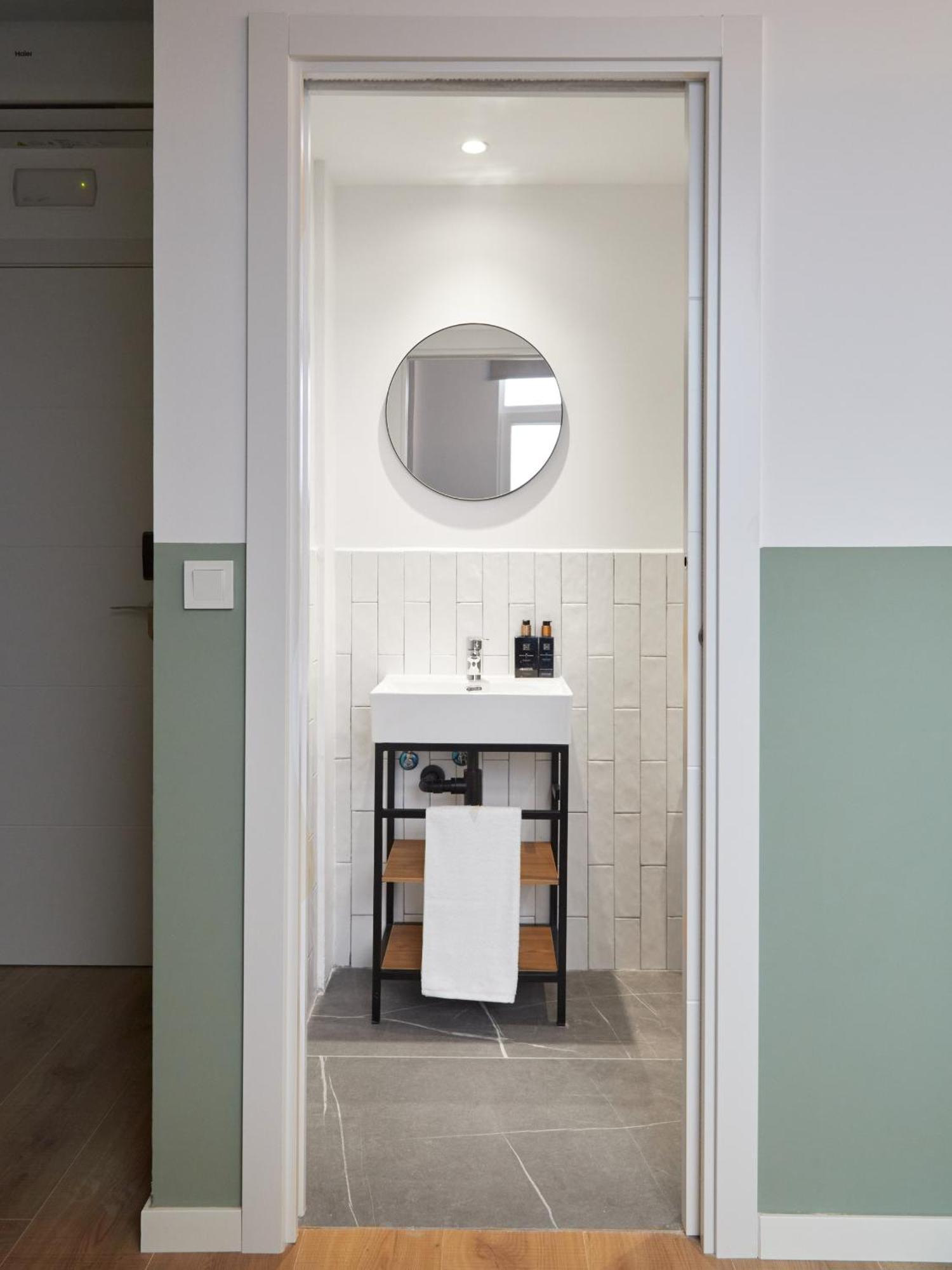 Ola Living Hostal Tetuan Madrid Ngoại thất bức ảnh
