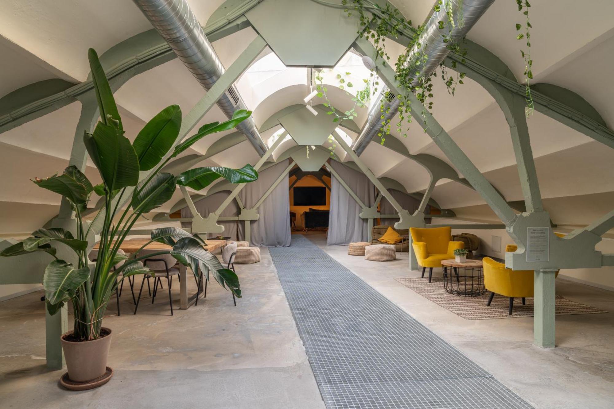 Ola Living Hostal Tetuan Madrid Ngoại thất bức ảnh