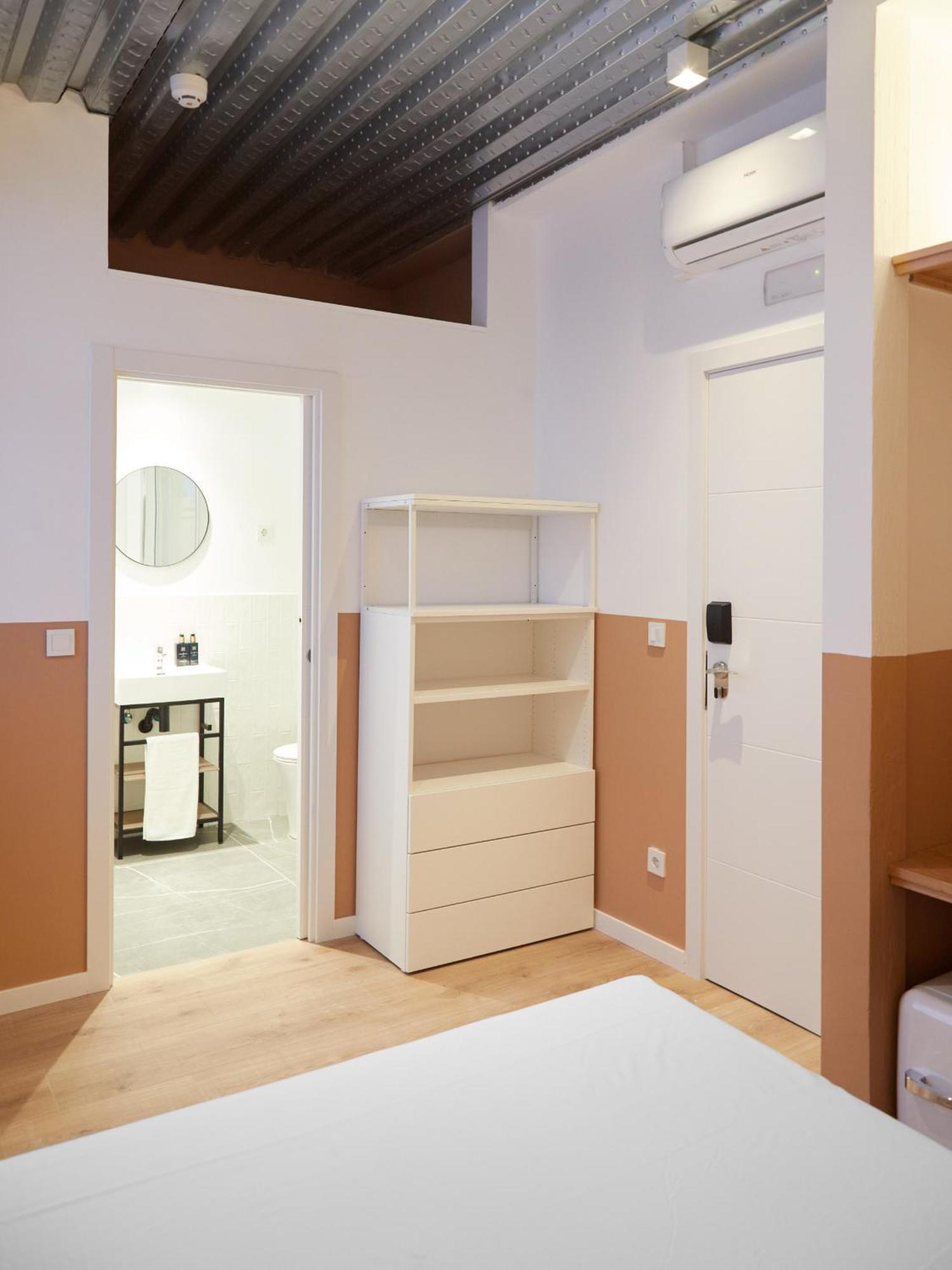 Ola Living Hostal Tetuan Madrid Ngoại thất bức ảnh